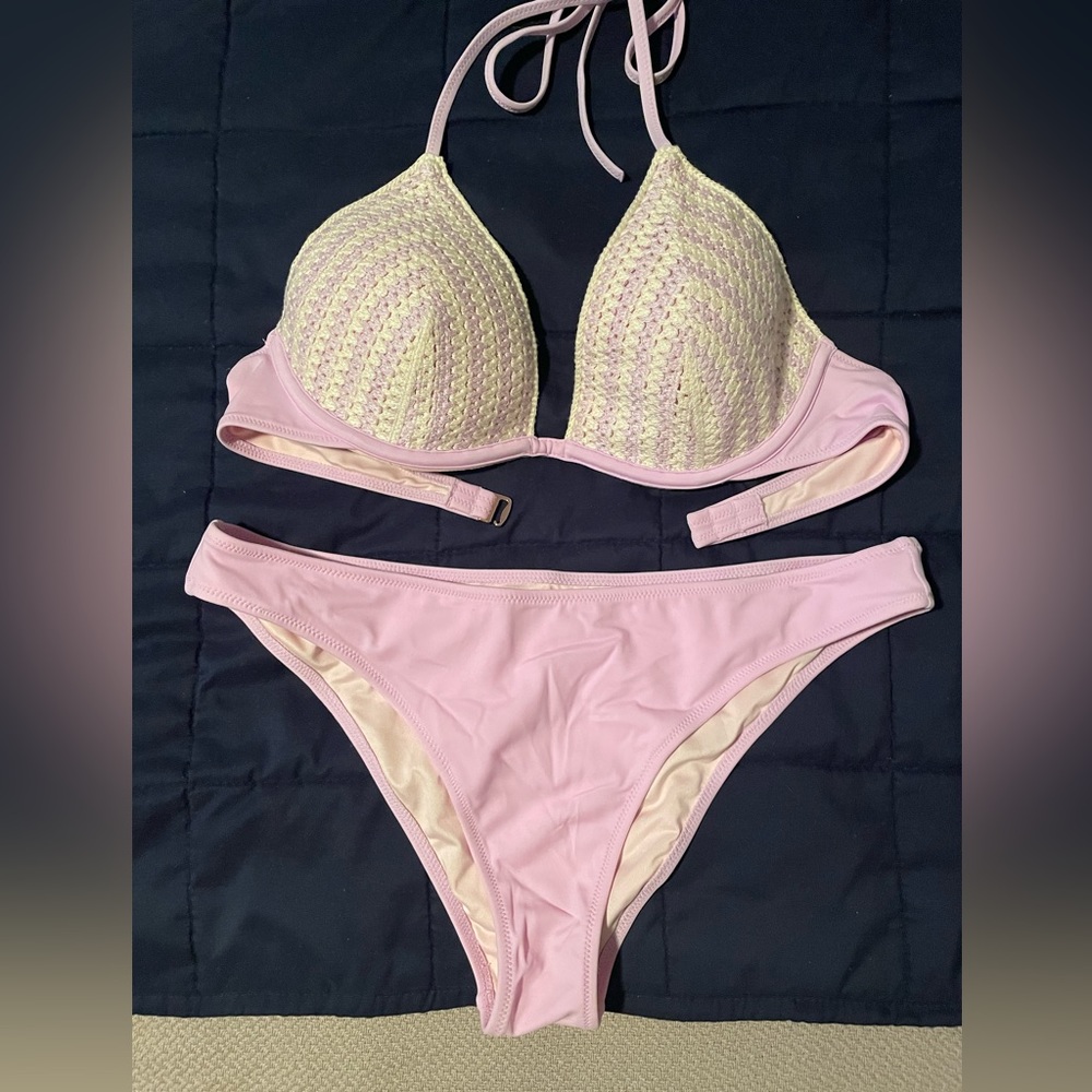 Purple/white bikini w/crochet top